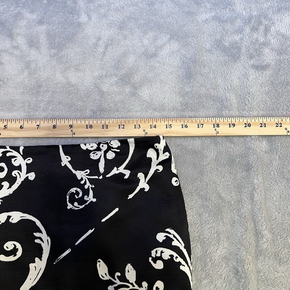 White House Black Market Pencil Skirt Size 2 Black White Floral Print - Picture 9 of 11
